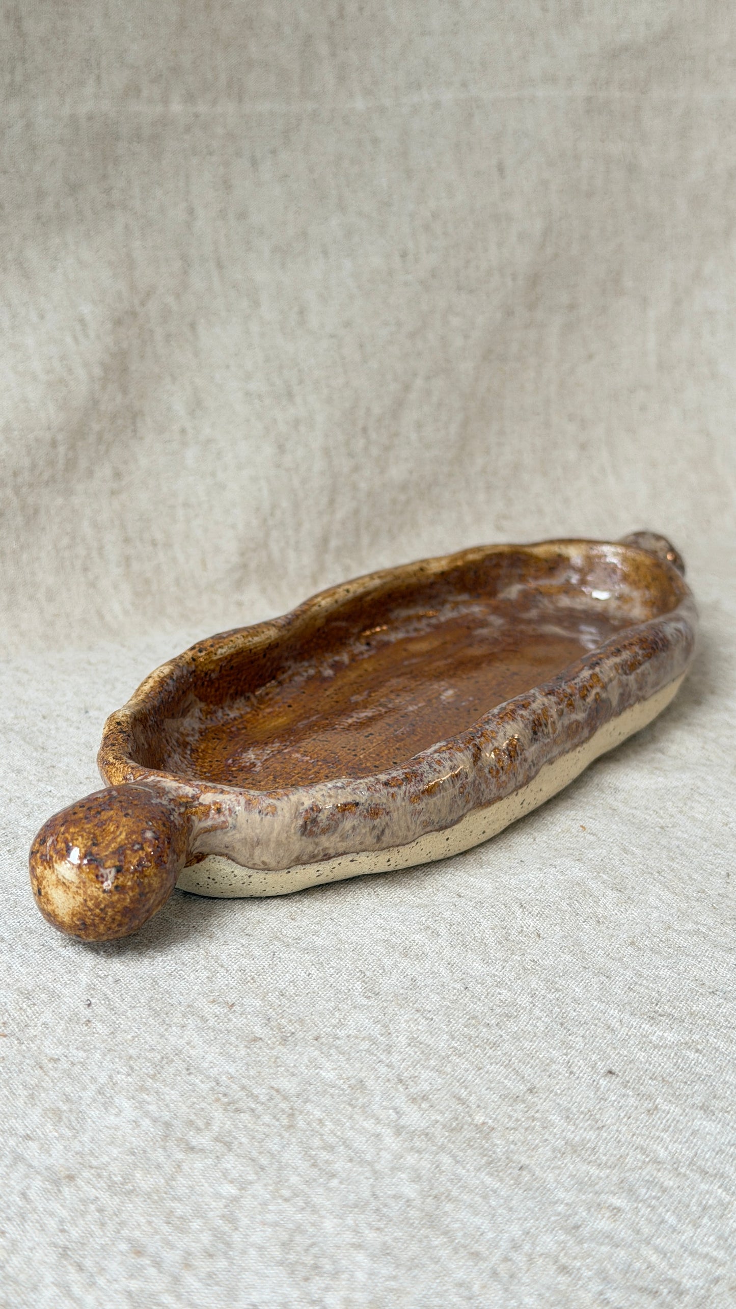 Oval low bowl with handles